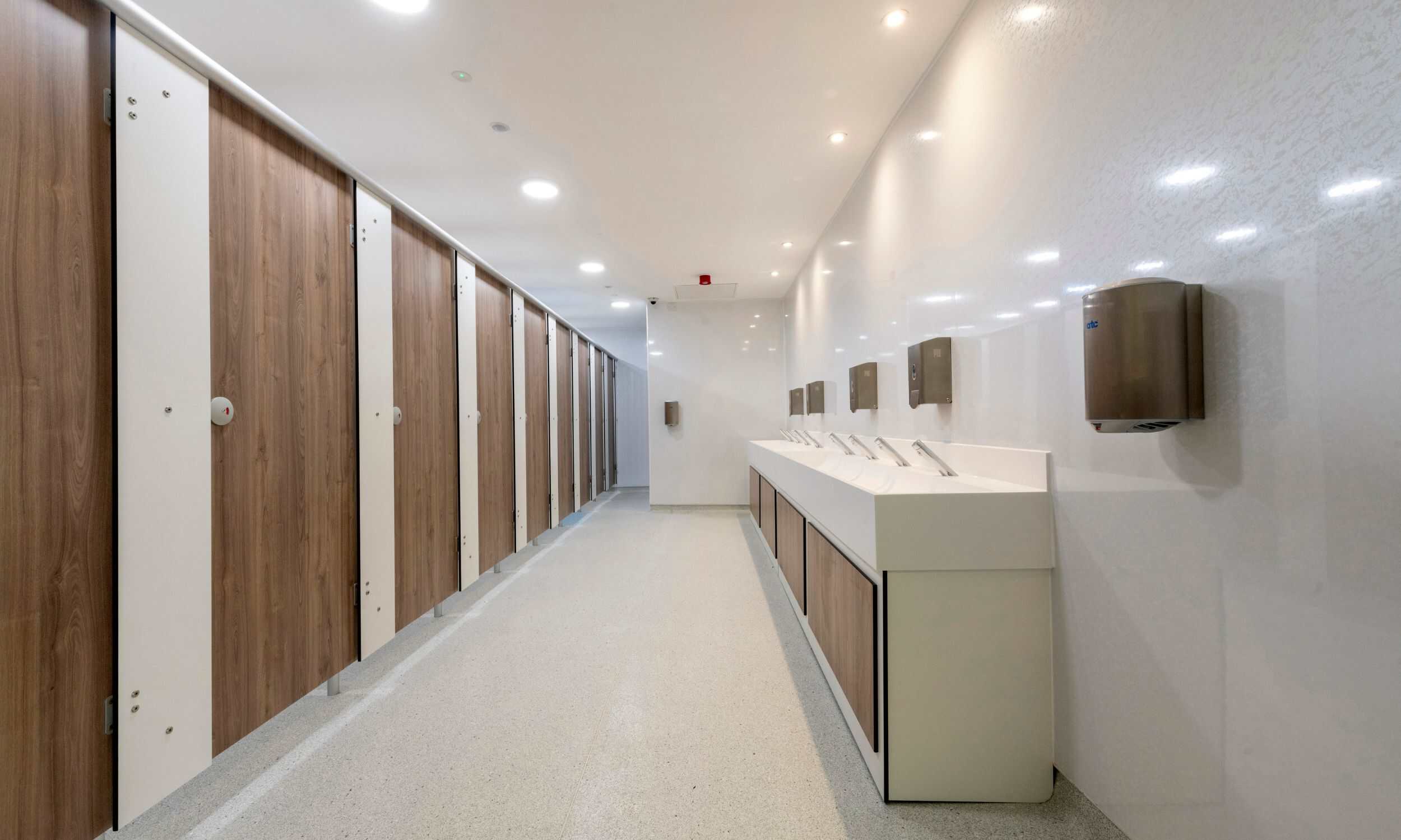Force cubicle system with solid surface wash trough