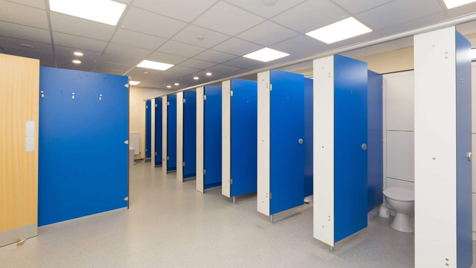 Row of 6 force cubicles in an education setting